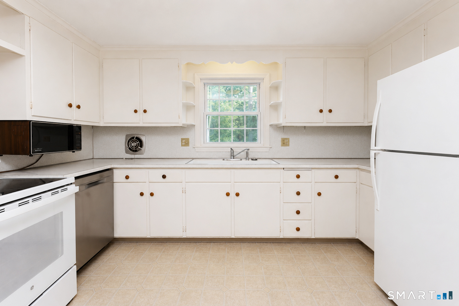 24 Sandhurst Drive West Hartford CT 06107