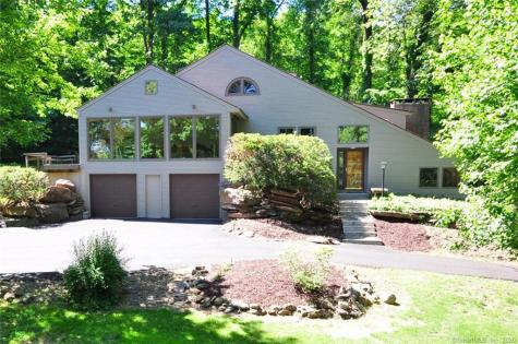 25 Metacomet Drive East Granby CT 06026