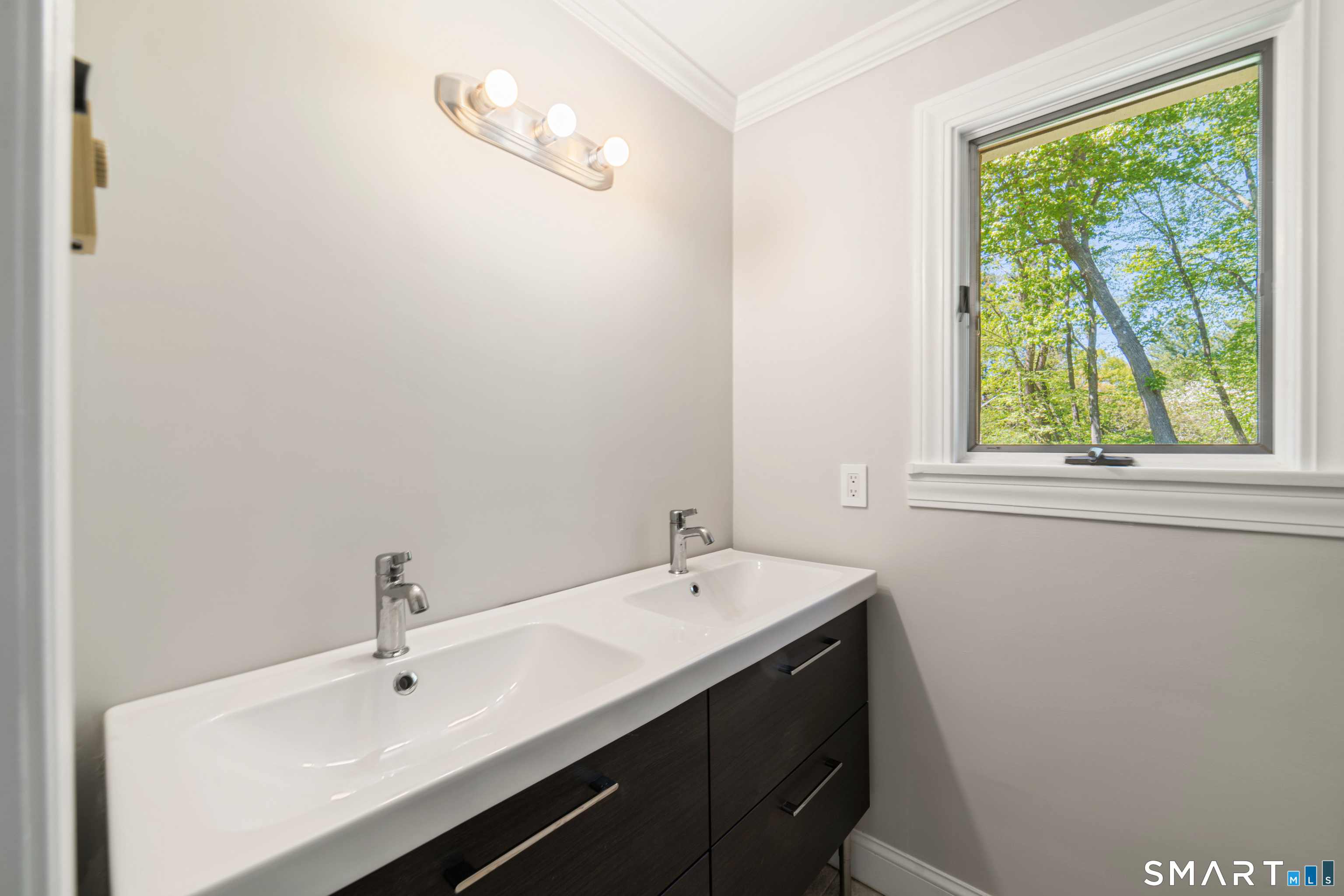 20 Whitefield Drive Trumbull CT 06611