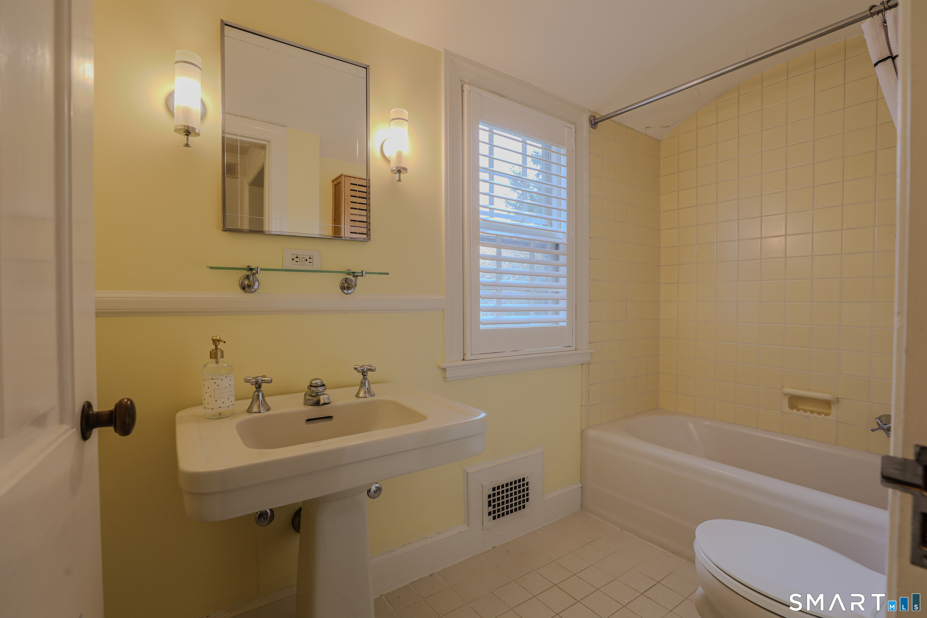 53 Belknap Road West Hartford CT 06117