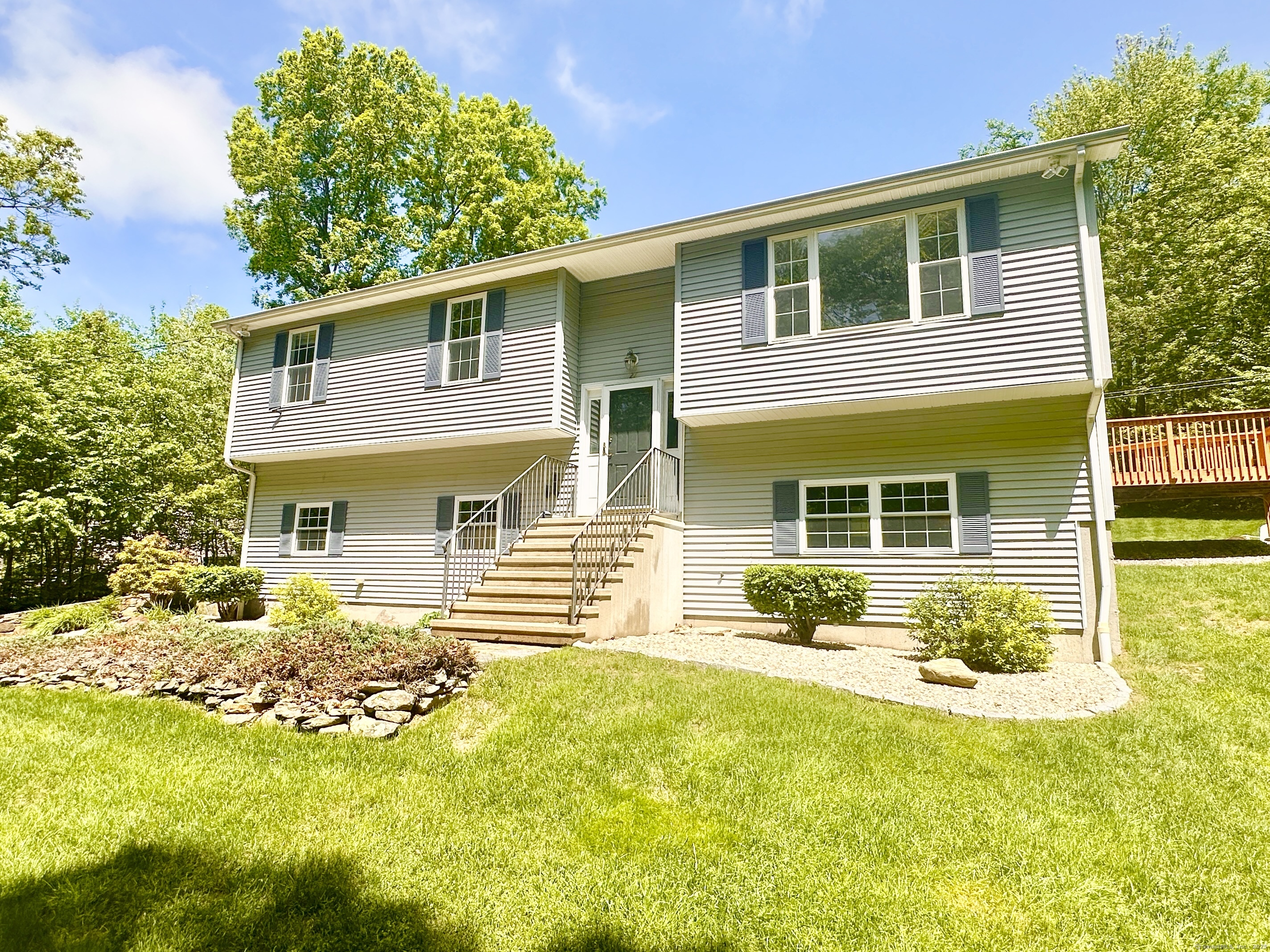 27 Fieldstone Terrace Naugatuck CT 06770