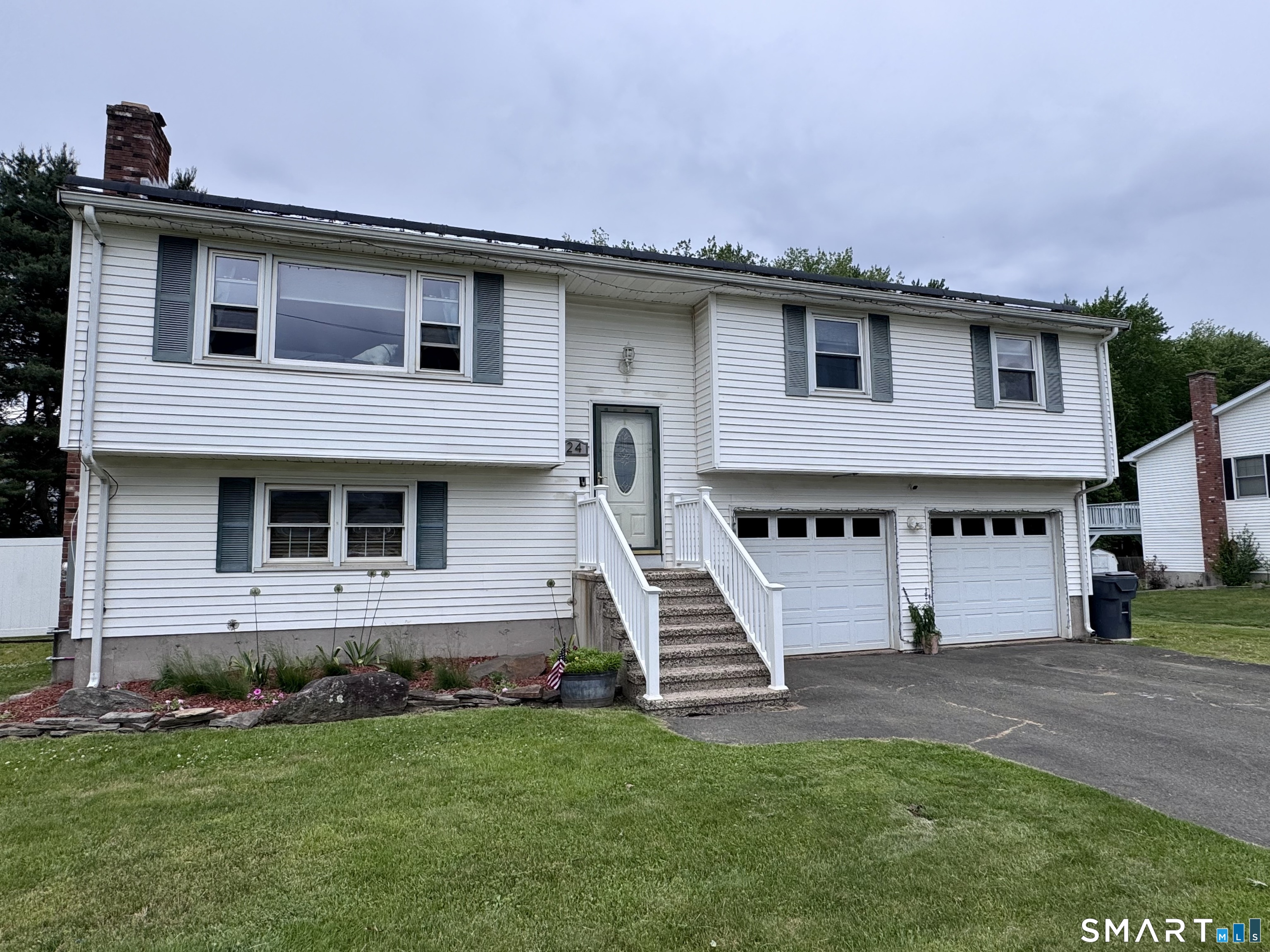 24 Middle Road Enfield CT 06082