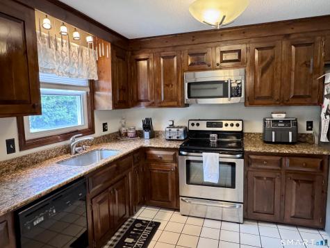 24 Middle Road Enfield CT 06082