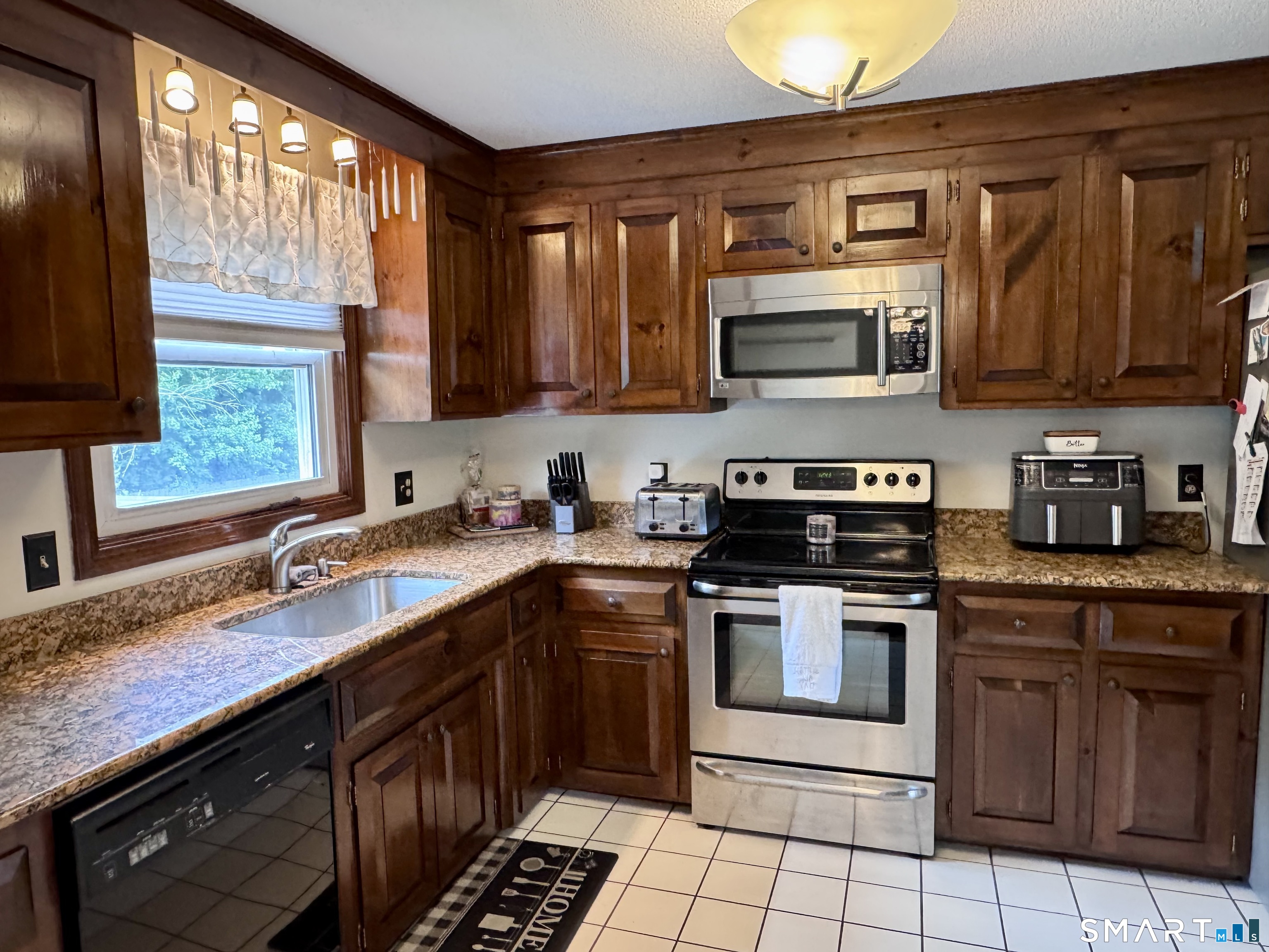 24 Middle Road Enfield CT 06082