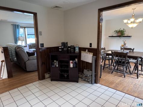 24 Middle Road Enfield CT 06082