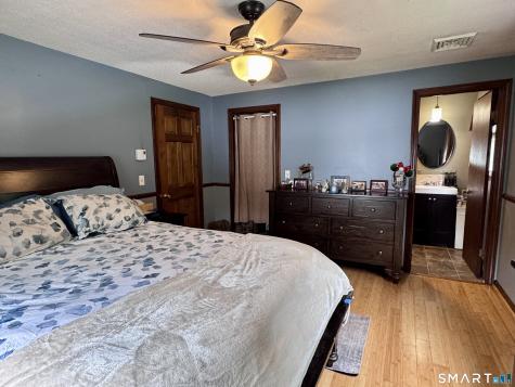 24 Middle Road Enfield CT 06082