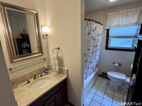 24 Middle Road Enfield CT 06082