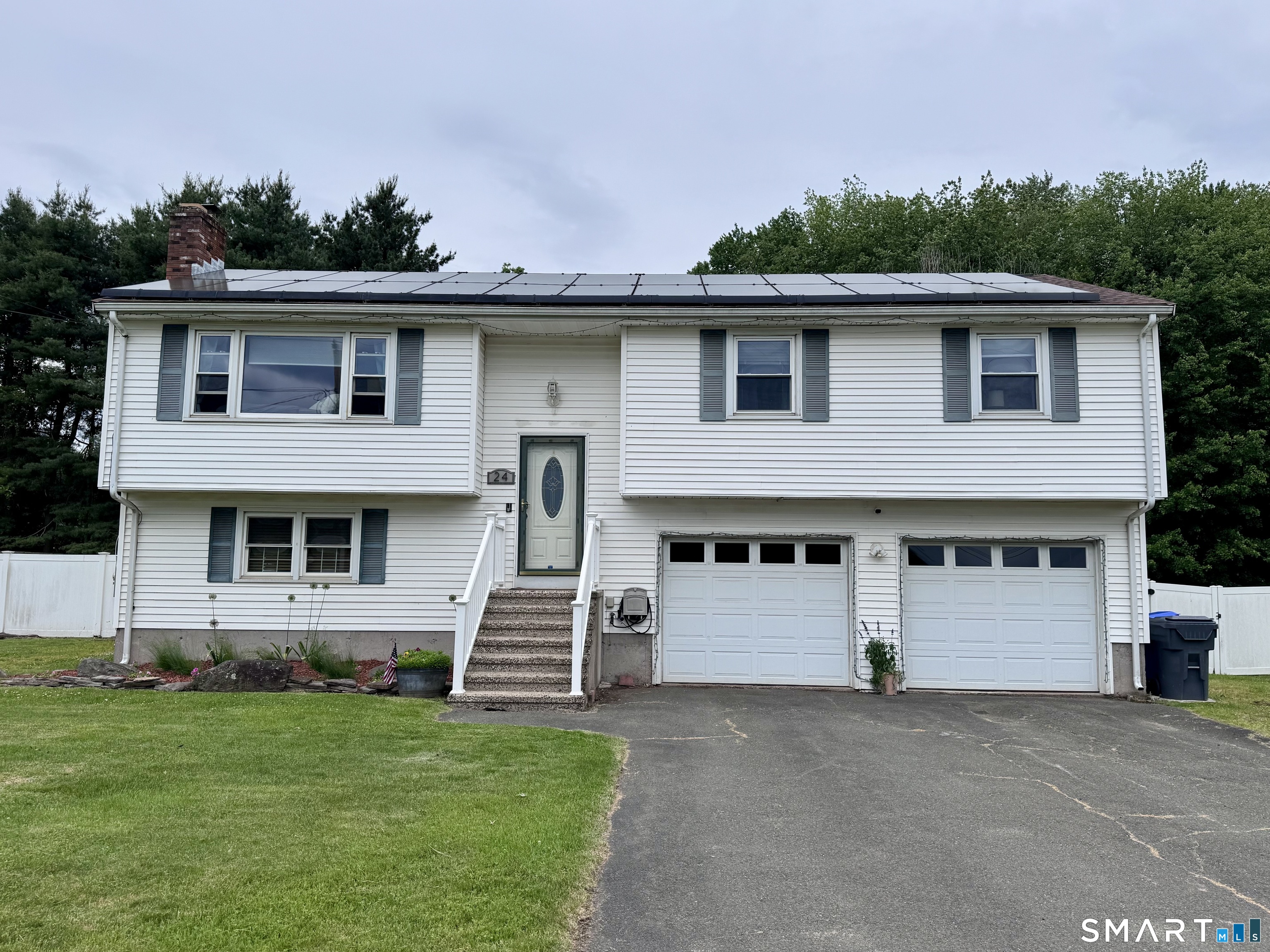 24 Middle Road Enfield CT 06082