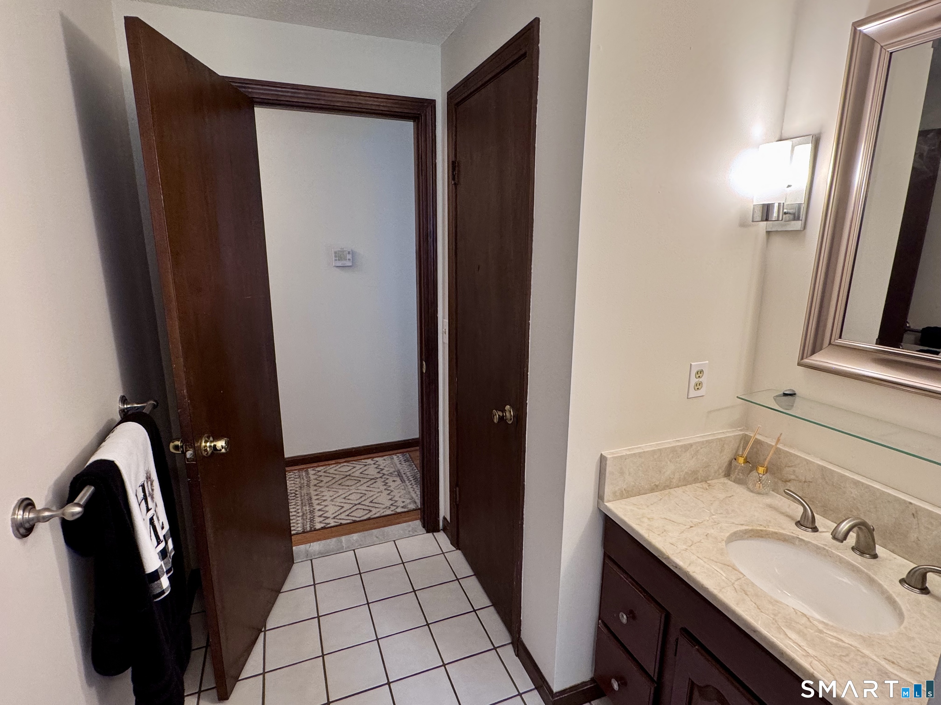24 Middle Road Enfield CT 06082