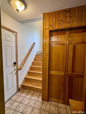 24 Middle Road Enfield CT 06082