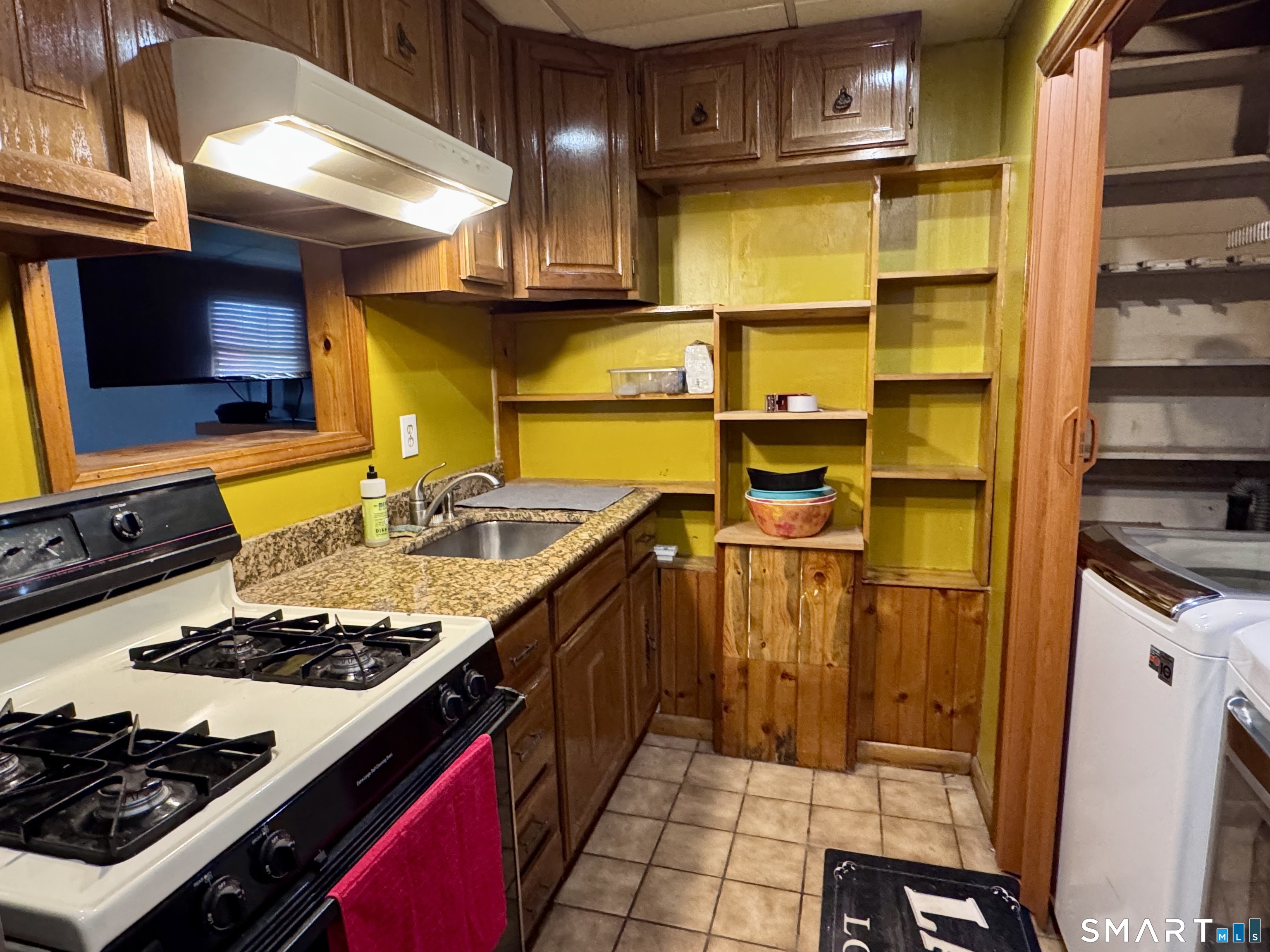 24 Middle Road Enfield CT 06082