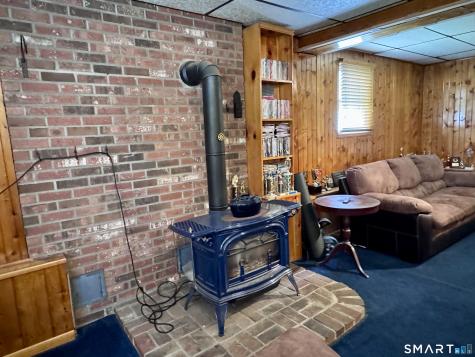 24 Middle Road Enfield CT 06082