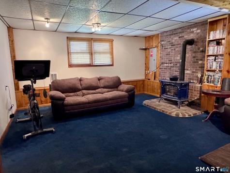 24 Middle Road Enfield CT 06082