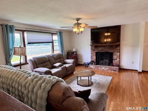 24 Middle Road Enfield CT 06082