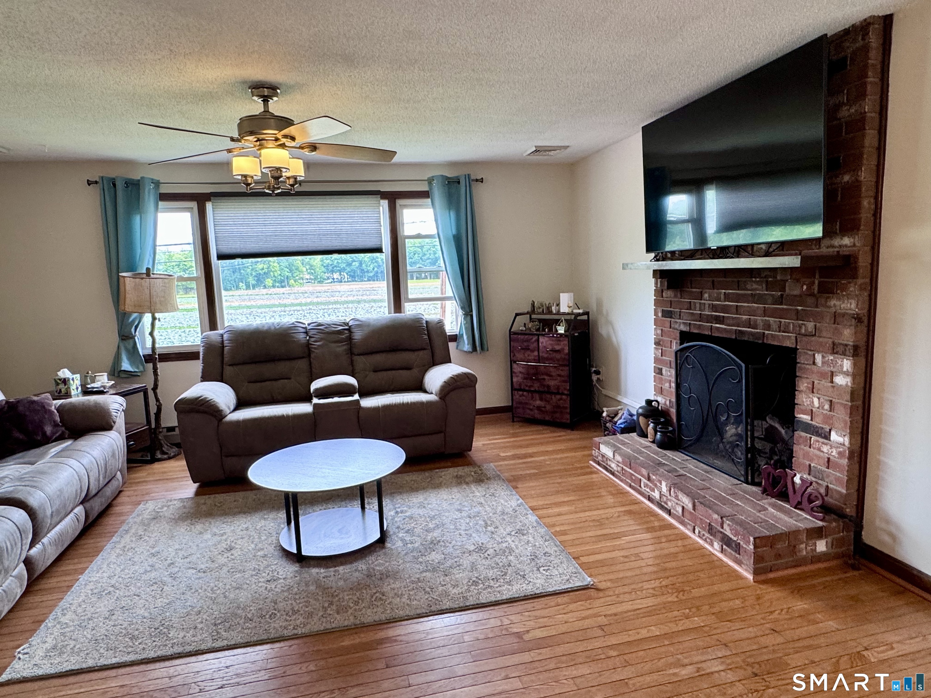 24 Middle Road Enfield CT 06082