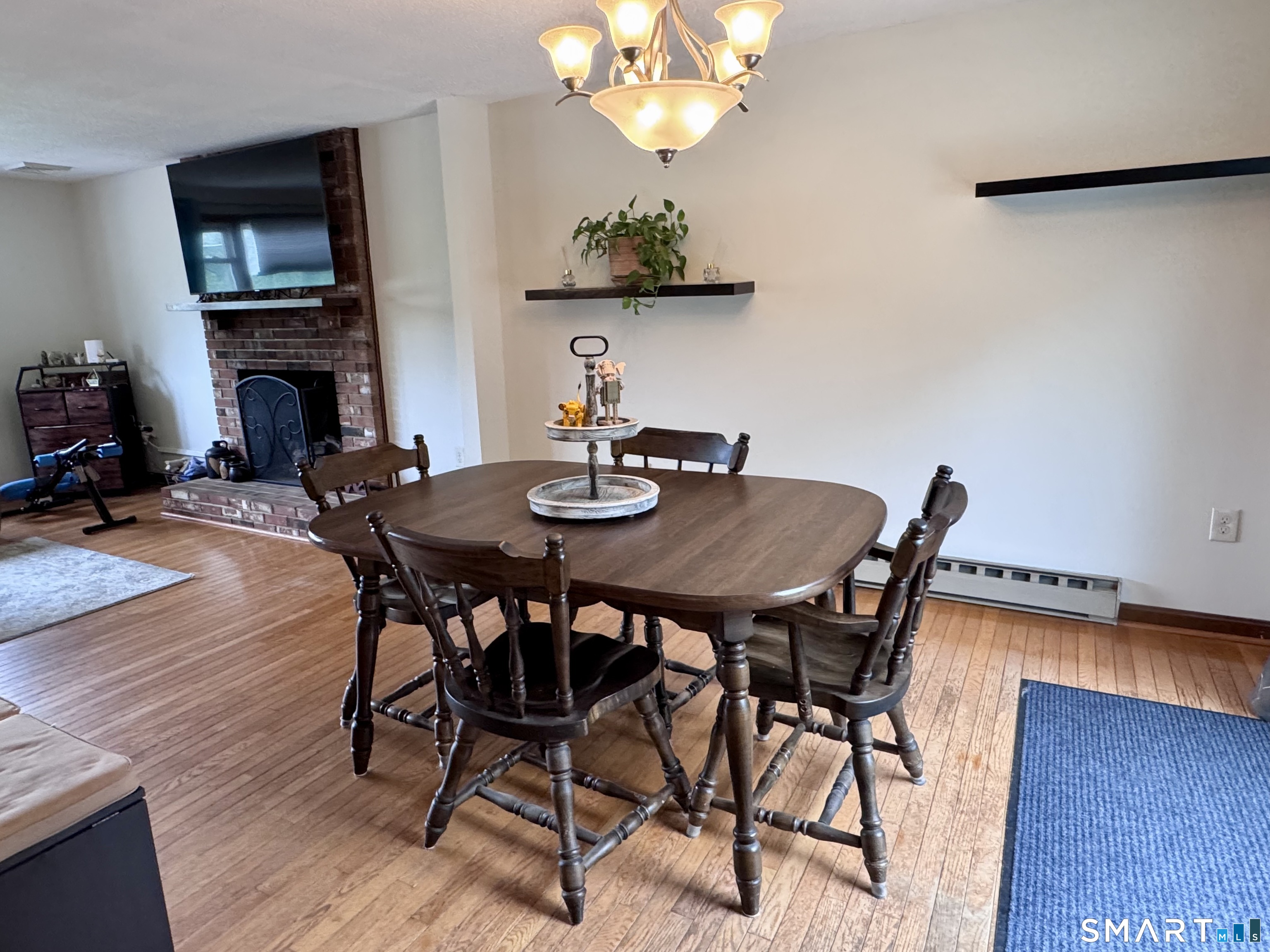24 Middle Road Enfield CT 06082