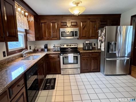 24 Middle Road Enfield CT 06082