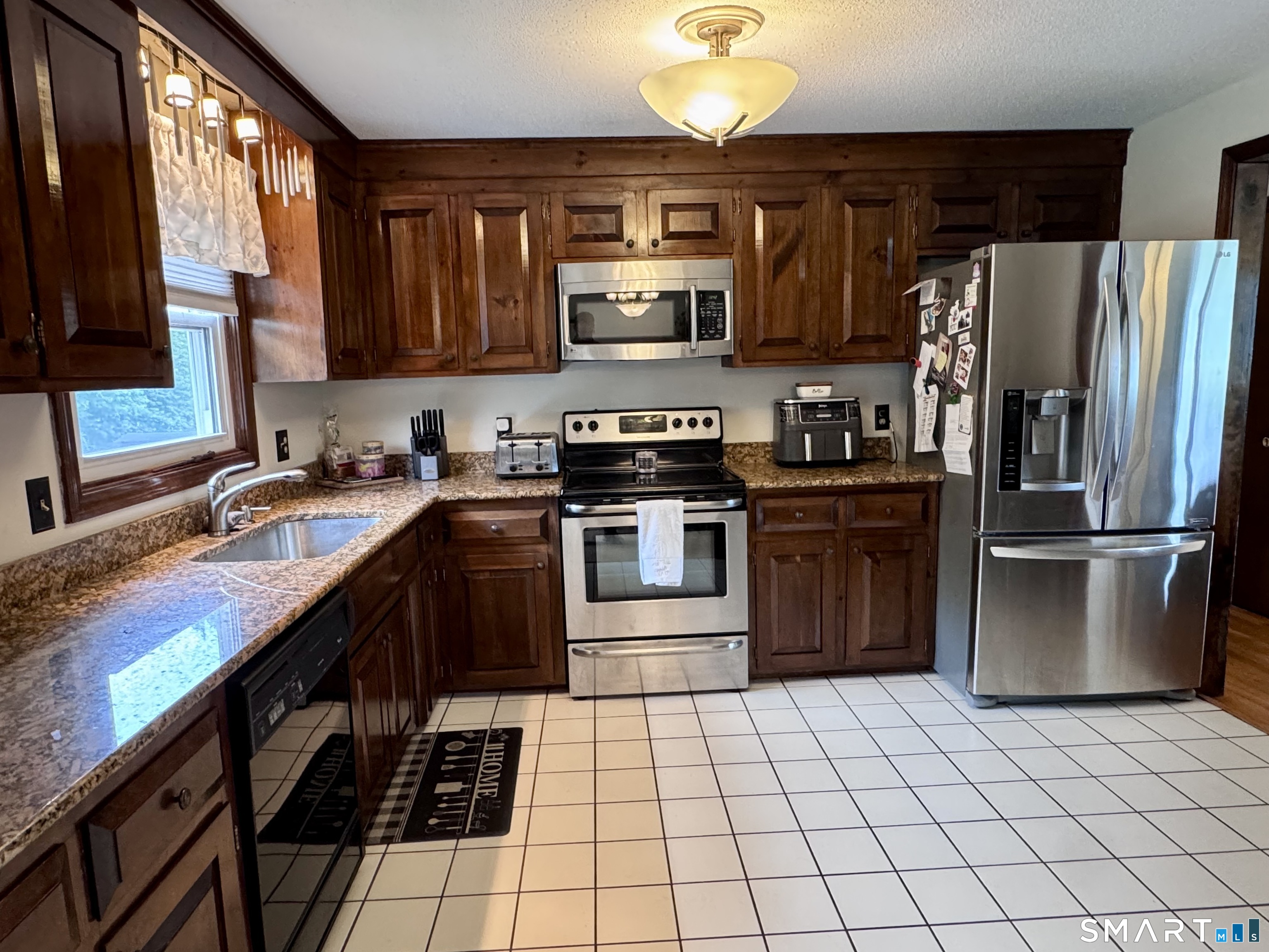 24 Middle Road Enfield CT 06082