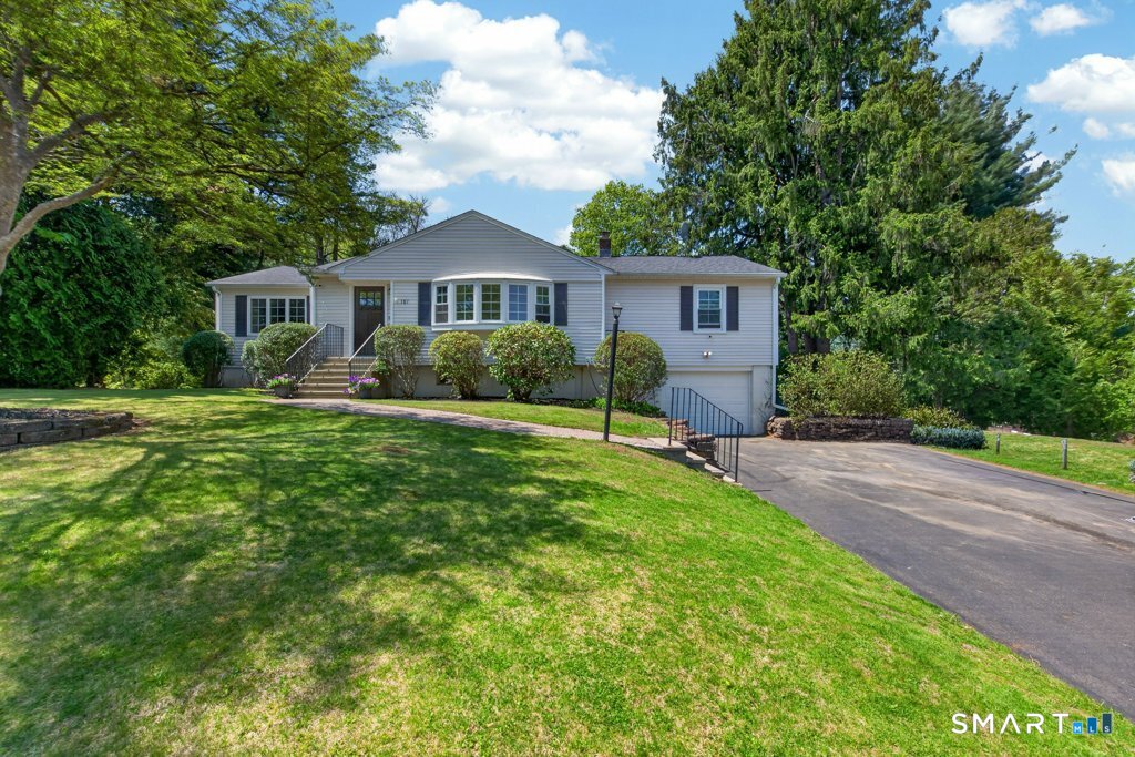181 Crescent Circle Cheshire CT 06410