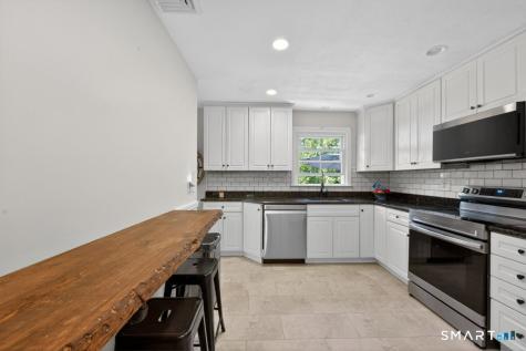 181 Crescent Circle Cheshire CT 06410