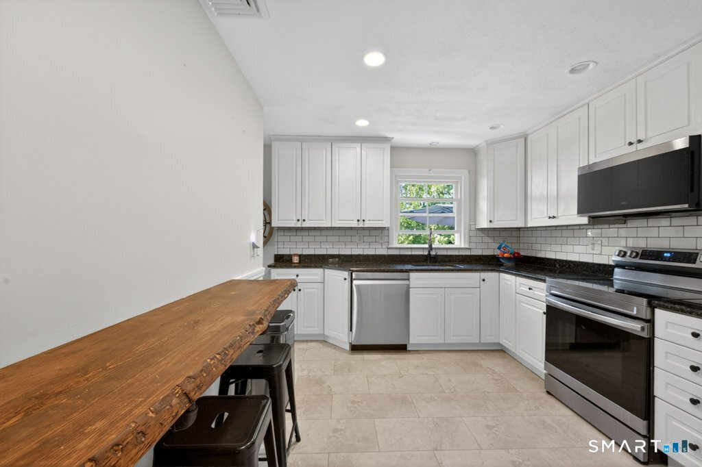 181 Crescent Circle Cheshire CT 06410
