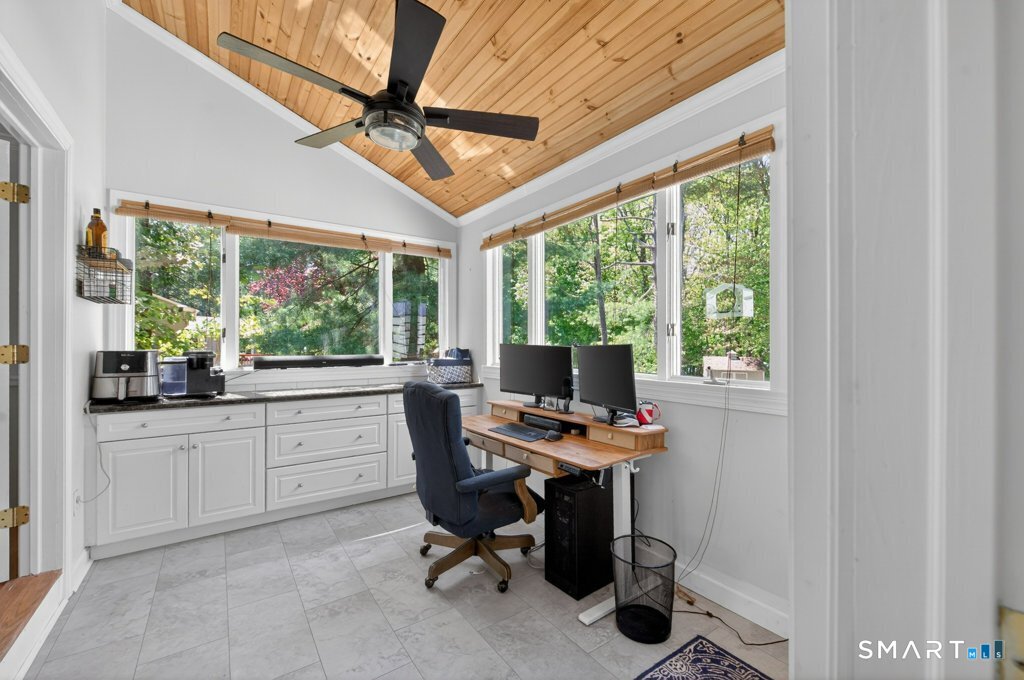 181 Crescent Circle Cheshire CT 06410