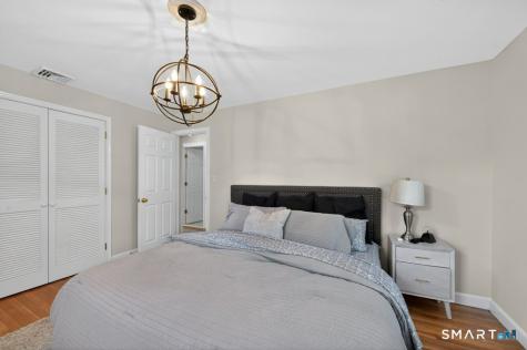 181 Crescent Circle Cheshire CT 06410