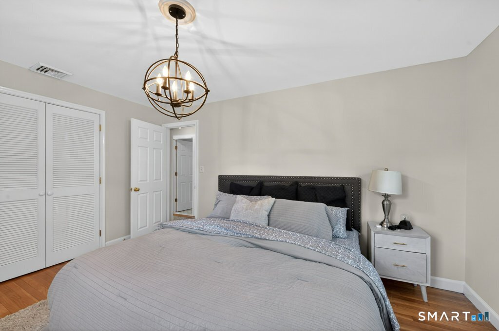 181 Crescent Circle Cheshire CT 06410