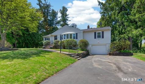 181 Crescent Circle Cheshire CT 06410