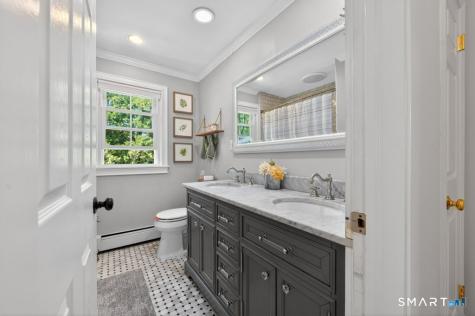 181 Crescent Circle Cheshire CT 06410