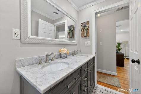 181 Crescent Circle Cheshire CT 06410