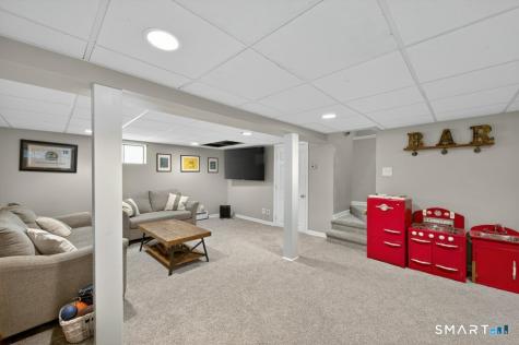 181 Crescent Circle Cheshire CT 06410