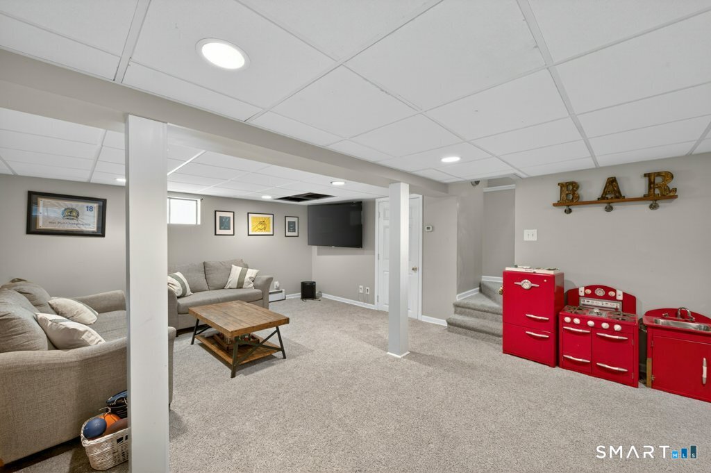 181 Crescent Circle Cheshire CT 06410