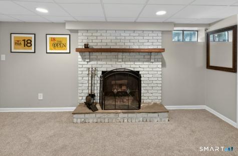 181 Crescent Circle Cheshire CT 06410