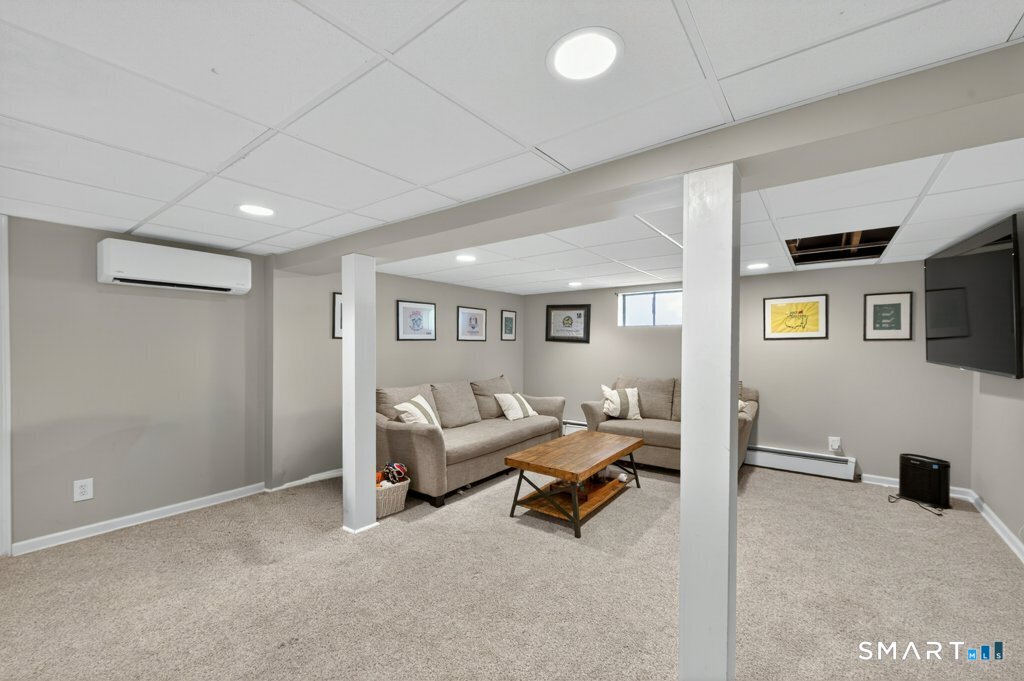 181 Crescent Circle Cheshire CT 06410