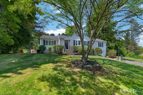 181 Crescent Circle Cheshire CT 06410