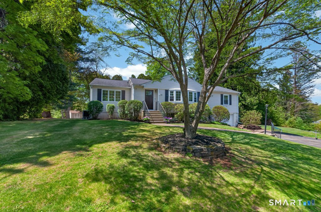 181 Crescent Circle Cheshire CT 06410