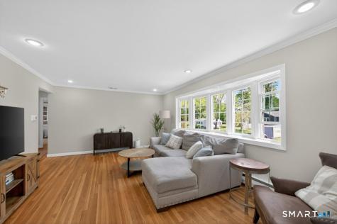 181 Crescent Circle Cheshire CT 06410