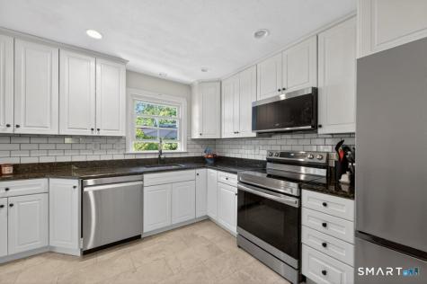 181 Crescent Circle Cheshire CT 06410