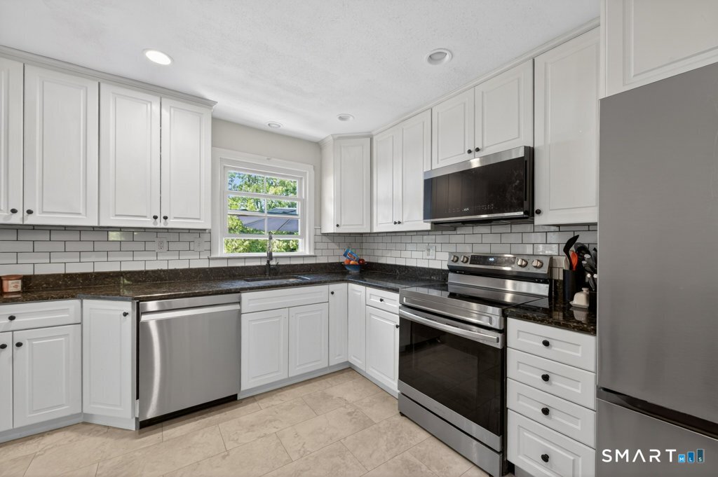 181 Crescent Circle Cheshire CT 06410