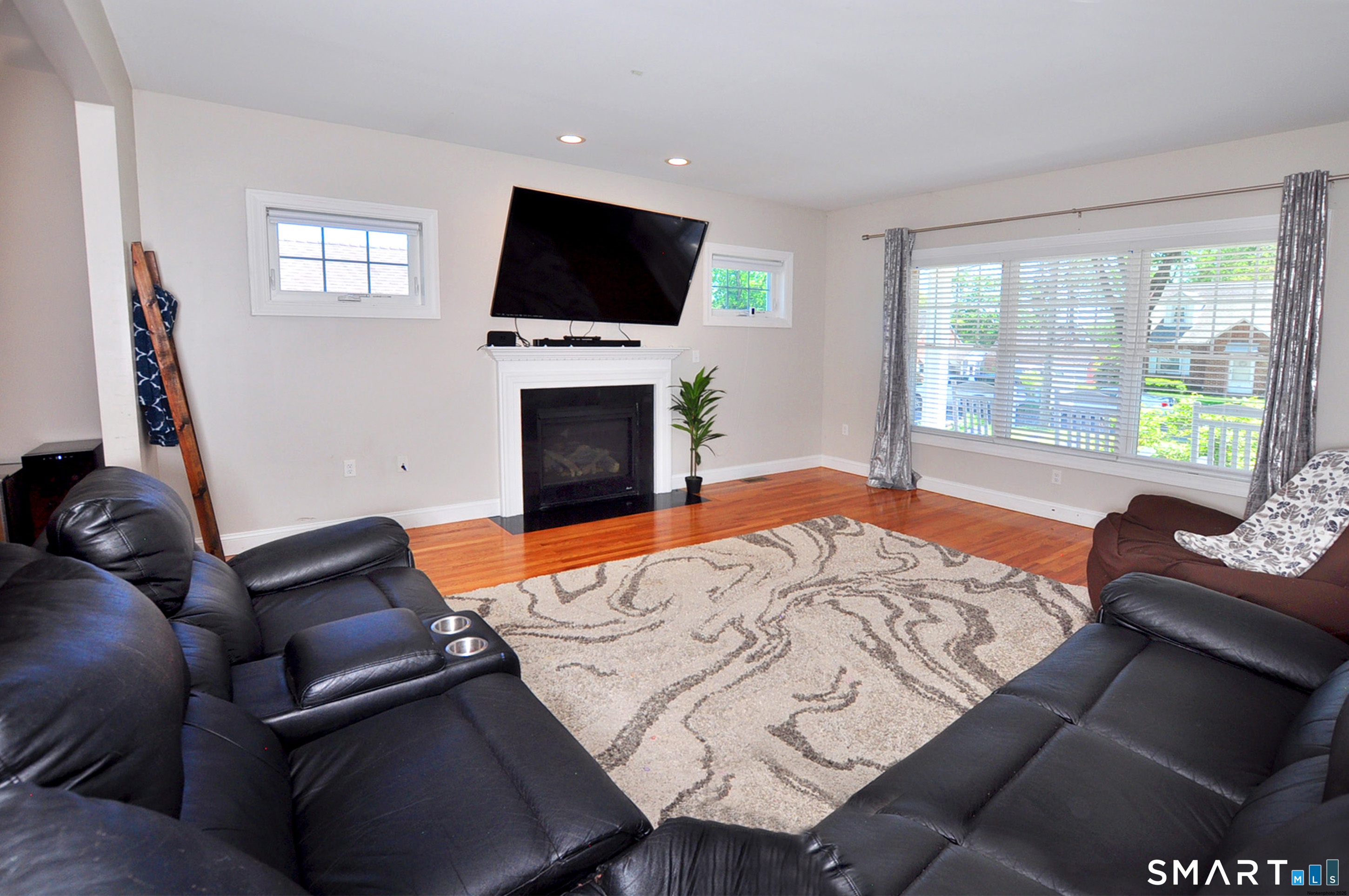20 Miller Terrace Windsor Locks CT 06096