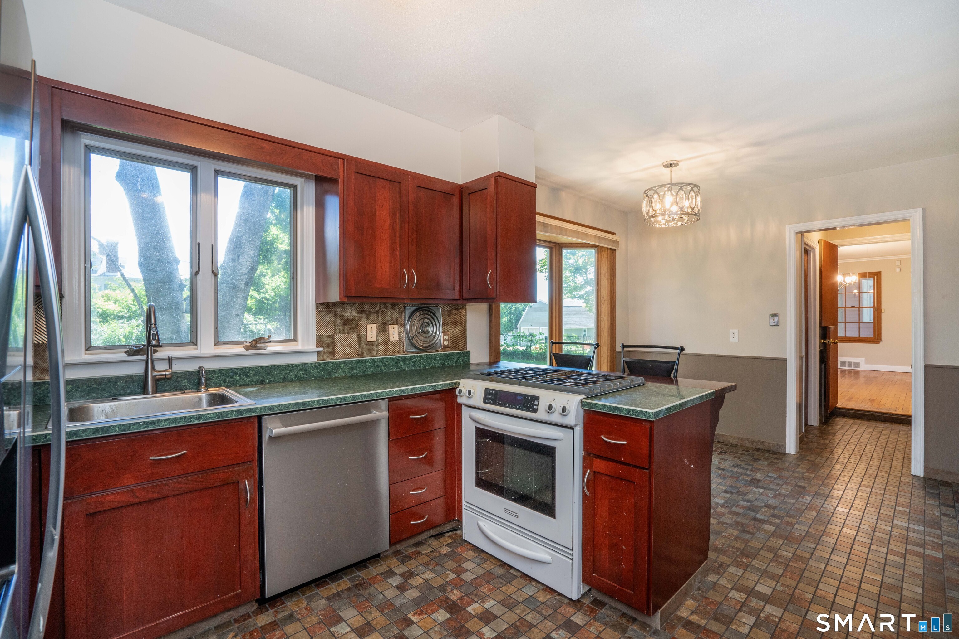 28 Whiting Lane West Hartford CT 06119