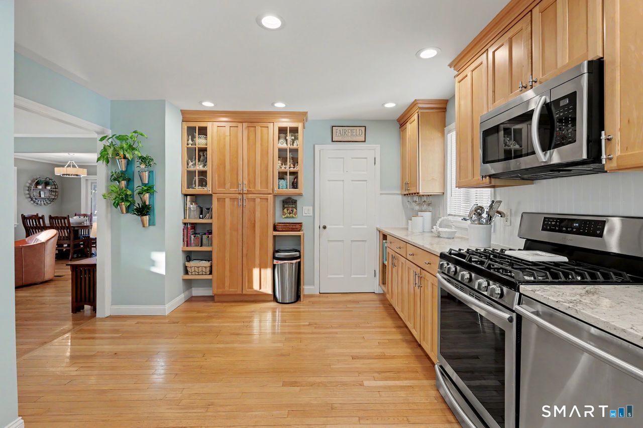 427 Reef Road Fairfield CT 06824