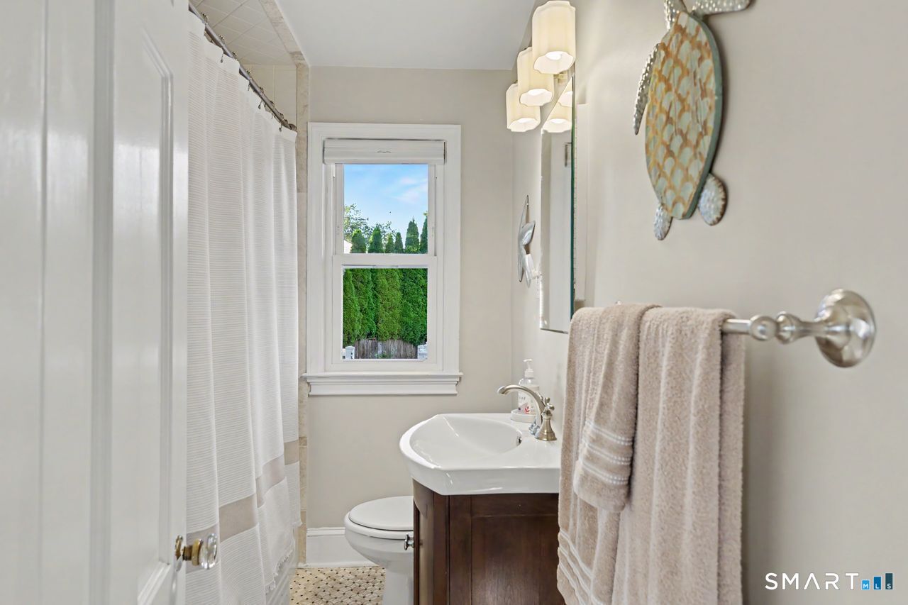 427 Reef Road Fairfield CT 06824