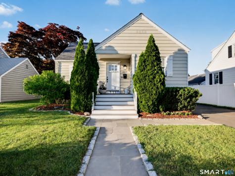 427 Reef Road Fairfield CT 06824