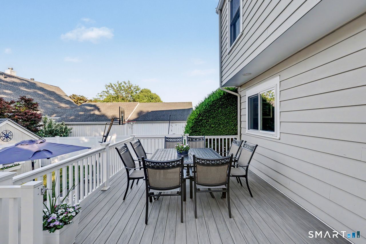427 Reef Road Fairfield CT 06824