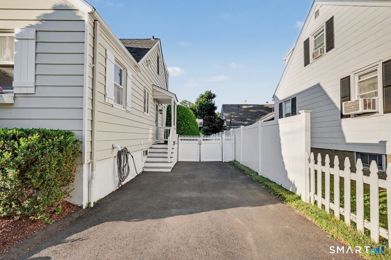 427 Reef Road Fairfield CT 06824