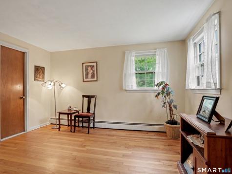 5 Leighton Court North Haven CT 06473