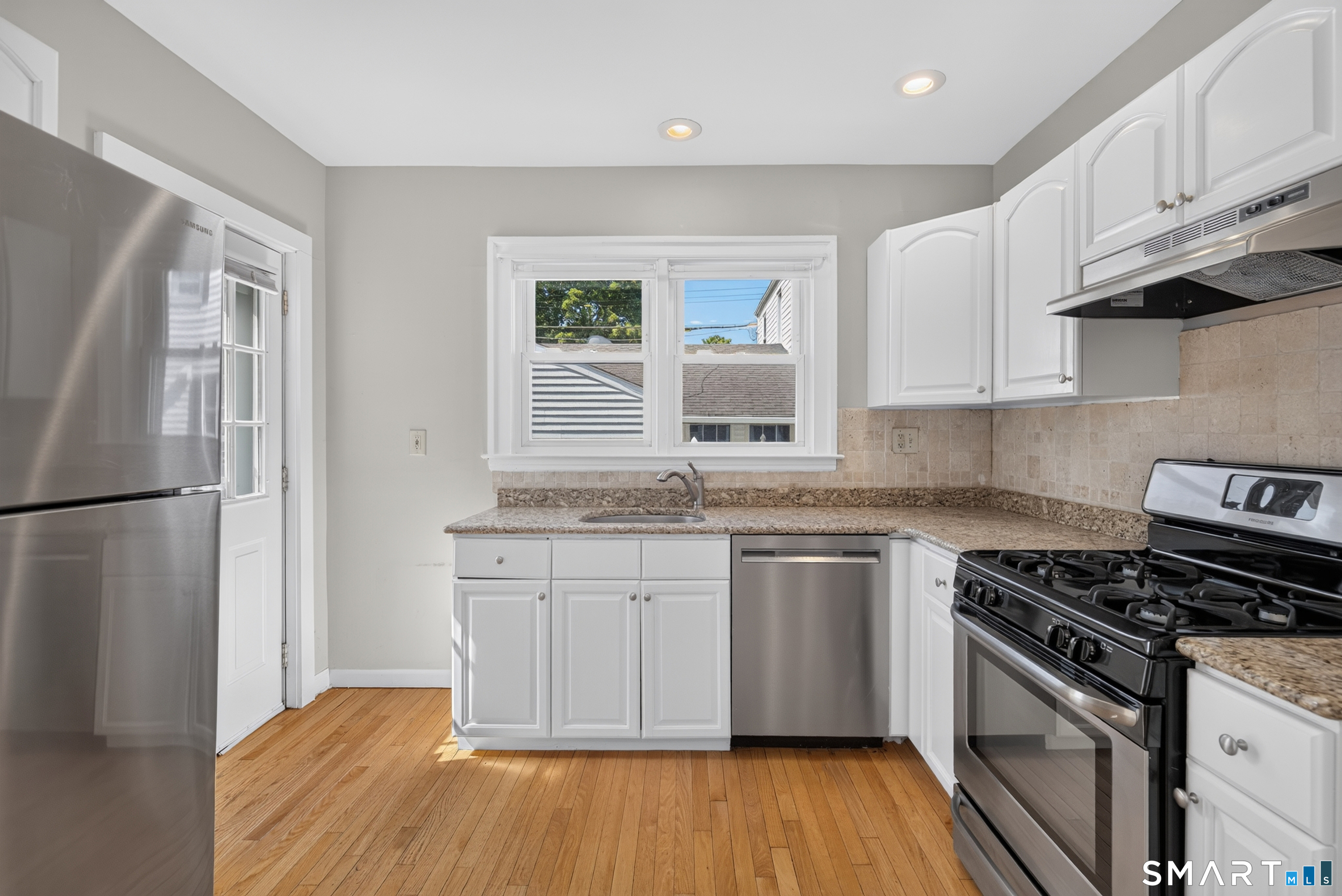 511 Thompson Avenue East Haven CT 06512