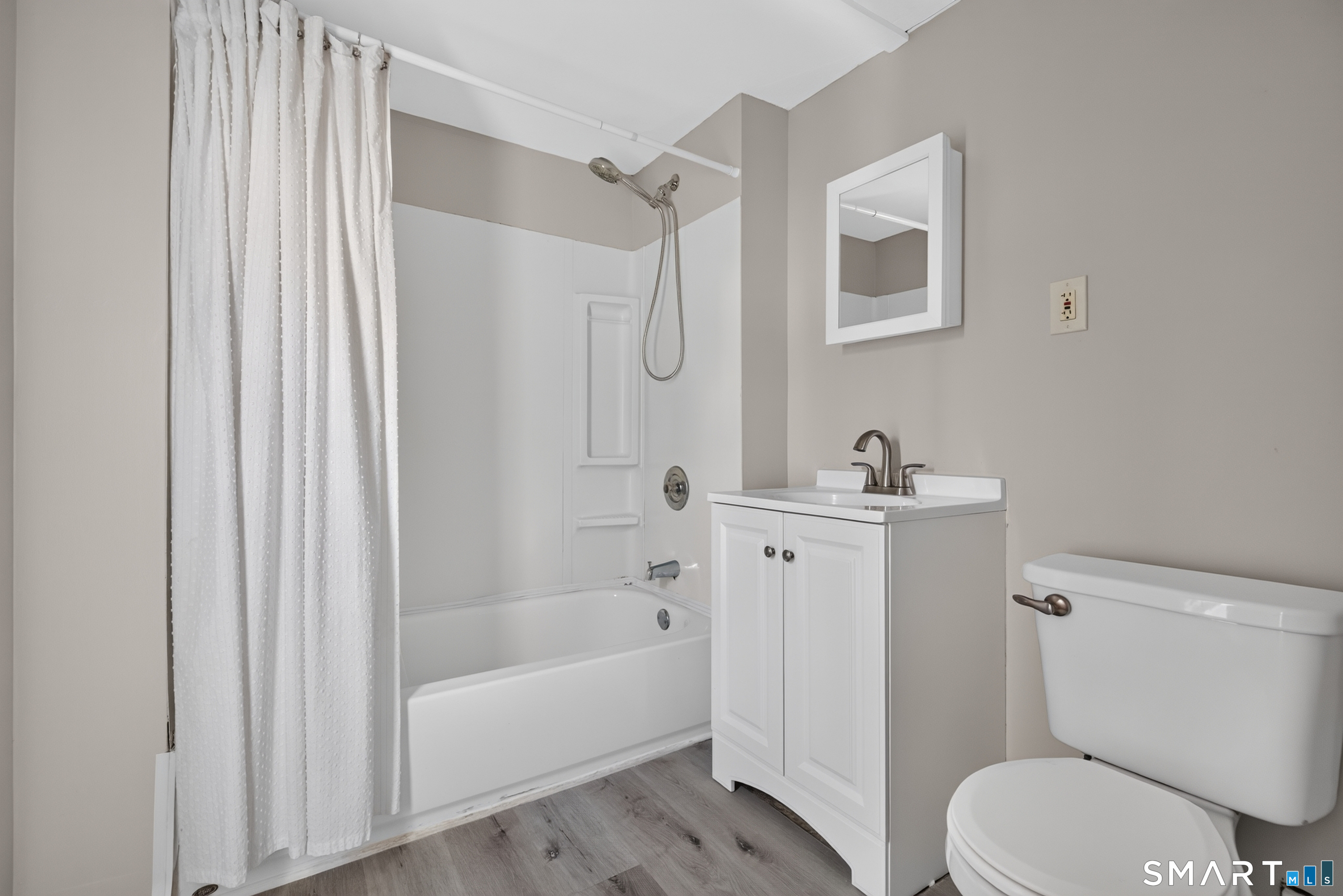 511 Thompson Avenue East Haven CT 06512